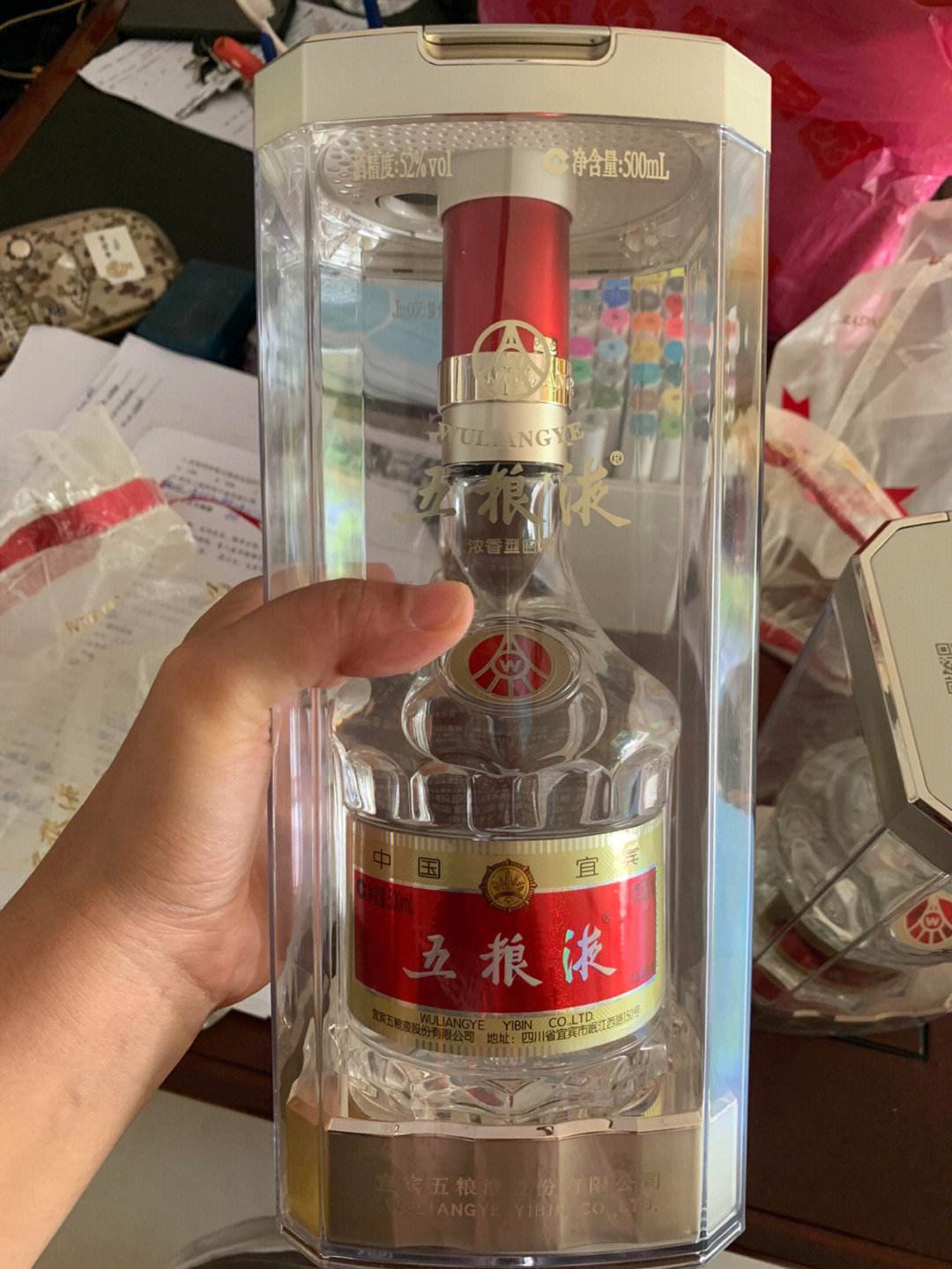 五粮液上品酒(茅酒守艺人品酒：五粮液交杯酒)