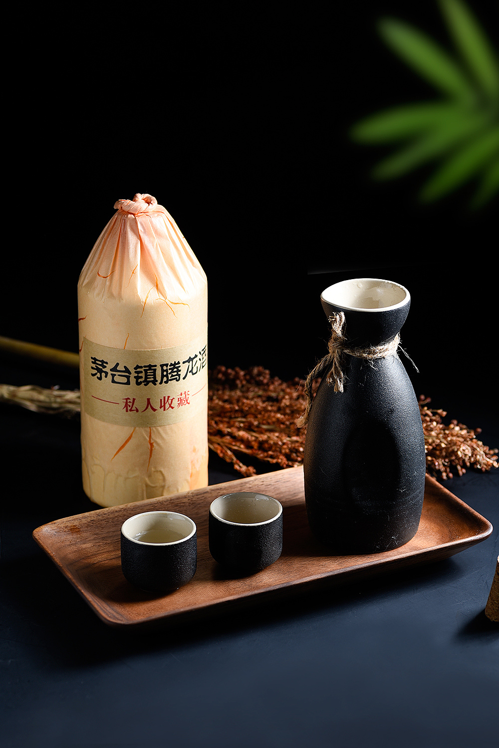 雪花啤酒 合照(雪花啤酒新品500元一瓶，网友戏称“茅啤”，总经理：与茅台同桌也不违和)