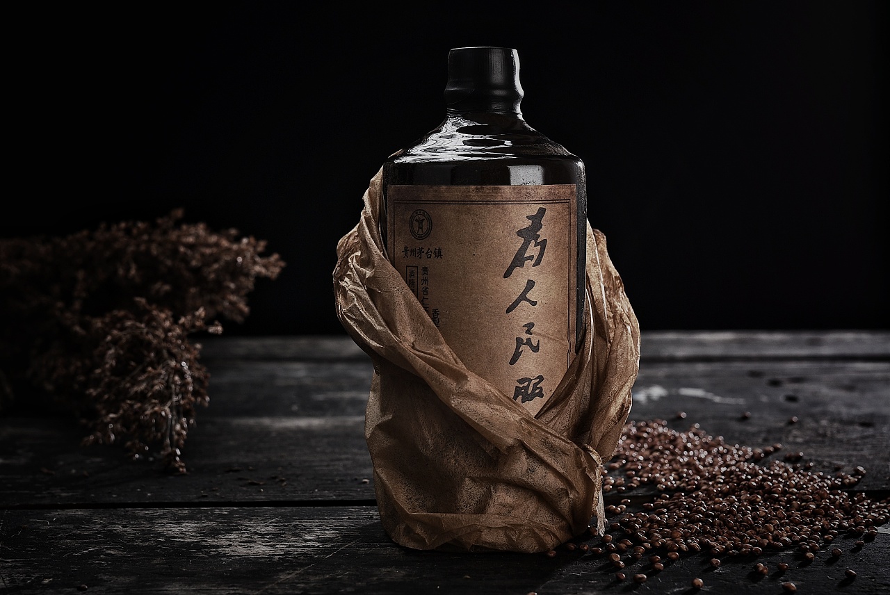 雪花 啤酒 大瓶(雪花啤酒新品500元一瓶，网友戏称“茅啤”，总经理：与茅台同桌也不违和)